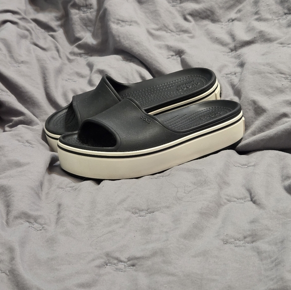 Crocs Classic Black Iconic Comfort Slides Platform Zooey Deschanel women size 6 main image 0
